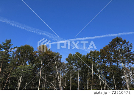 飛行機雲 空 空に浮かぶ × 失格 ダメ 飛行機雲 空 空に浮かぶ × 失格 ダメ 72510472