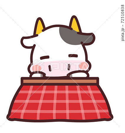 こたつで寝る牛のかわいいキャラクター イラストのイラスト素材