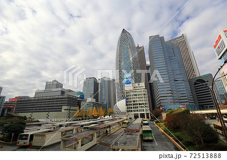 東京散歩　 秋の新宿駅西口 72513888