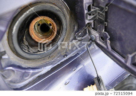 錆が出ている給油口 72515094