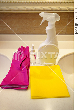 set of gloves, napkins, disinfectants and cleaning detergents in the bathroom. set of gloves, napkins, disinfectants and cleaning detergents in the bathroom. 72516499