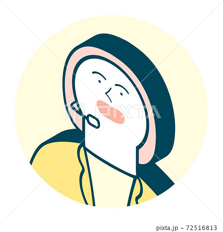 電話相談を受ける女性_相談窓口/コールセンター 72516813