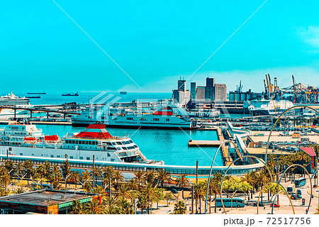 Panorama from the monument to Christopher Columbus on the Barcel 72517756