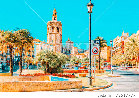 Square, Plaza of the Queen and Crafts Market before the Seville Square, Plaza of the Queen and Crafts Market before the Seville 72517777