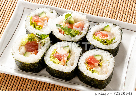 海鮮サラダ巻き。 72520943