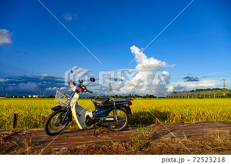 秋とスーパーカブ 秋とスーパーカブ 72523218