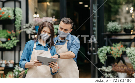 New working conditions, online ordering via internet and coronavirus quarantine New working conditions, online ordering via internet and coronavirus quarantine 72533480