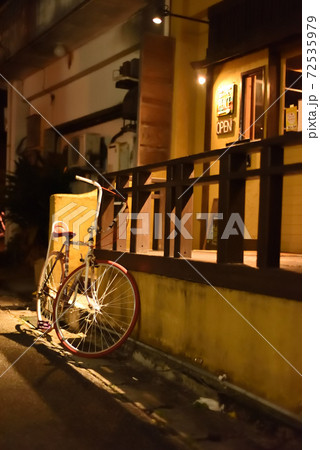 宮古島／夜の西里通り 72535979