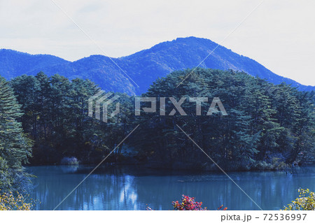 秋の毘沙門沼 (福島県裏磐梯 五色沼湖沼群) 72536997