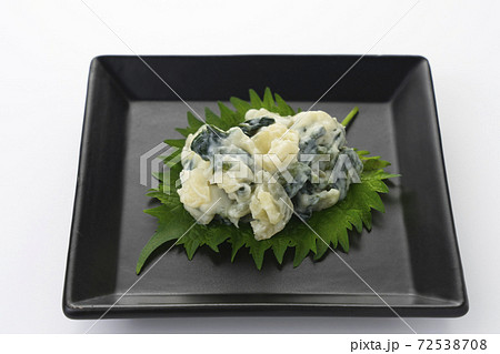 皿に乗ったうまい野沢菜わさび 皿に乗ったうまい野沢菜わさび 72538708