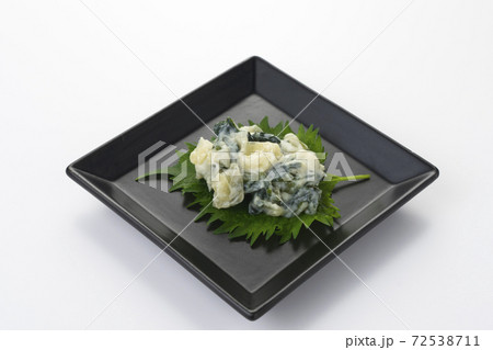 皿に乗ったうまい野沢菜わさび 皿に乗ったうまい野沢菜わさび 72538711