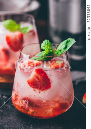 Cocktails with strawberry, gin and tonic Cocktails with strawberry, gin and tonic 72538845