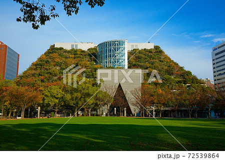 アクロス福岡と天神中央公園 72539864