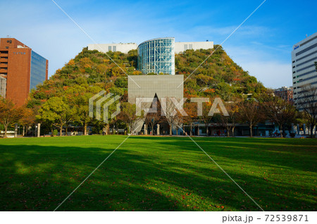 アクロス福岡と天神中央公園 72539871
