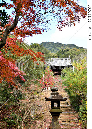 高仙寺(孝子観音)の山門と参道 72540700