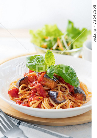 ナスとトマトのパスタ ナスとトマトのパスタ 72542508