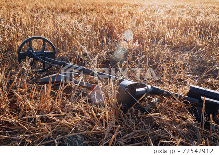 Metal detector device lying on the ground 72542912