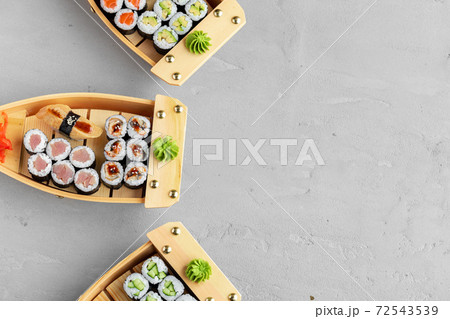 Set of maki sushi on wooden boat tray Set of maki sushi on wooden boat tray 72543539
