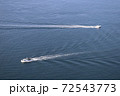 海で行違う船 72543773