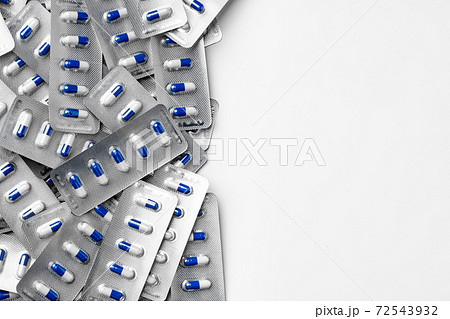 Blue and white capsule pills in blister packs 72543932