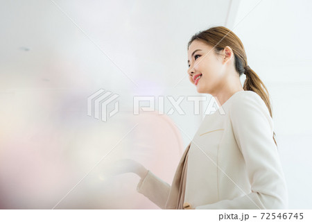 女性 女 女の子 72546745