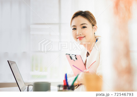 女性 女 女の子 72546793