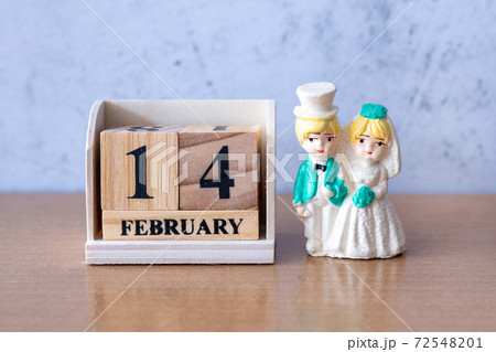 miniature Wedding couple with wooden calendar 14 february. Valentine s day miniature Wedding couple with wooden calendar 14 february. Valentine s day 72548201