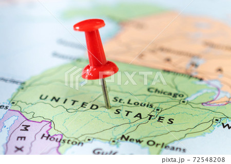 pushpin marking the location on the USA map 72548208