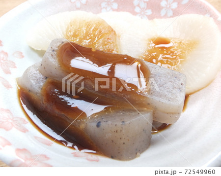 家庭の大根とこんにゃくの味噌田楽 72549960