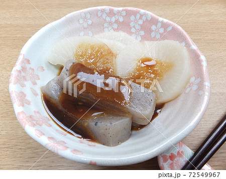 家庭の大根とこんにゃくの味噌田楽 72549967