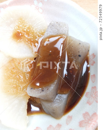 家庭の大根とこんにゃくの味噌田楽 72549979