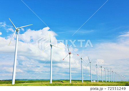北海道 夏の青空とオトンルイ風力発電 北海道 夏の青空とオトンルイ風力発電 72551249