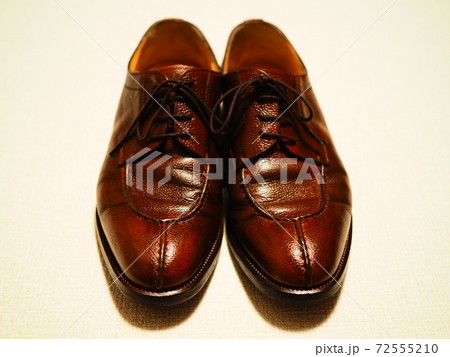 革靴　イメージ　高級　手塗り　職人　技術 72555210