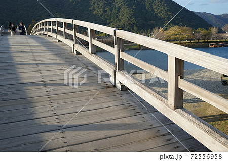 錦帯橋　錦川を渡る 72556958