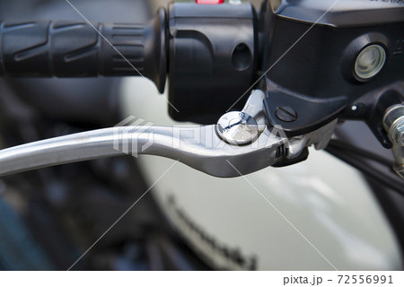 バイクの調整可能フロントブレーキレバーのクローズアップの写真素材