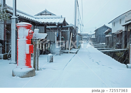 白壁土蔵群の雪景色(倉吉市) 白壁土蔵群の雪景色(倉吉市) 72557363
