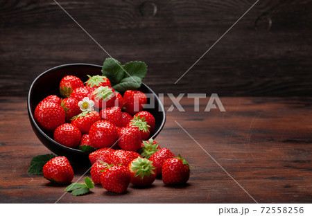 Ripe garden strawberry Ripe garden strawberry 72558256