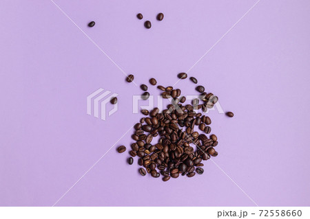 Brown coffee beans heap on purple background with copy space. Horizontal banner Brown coffee beans heap on purple background with copy space. Horizontal banner 72558660