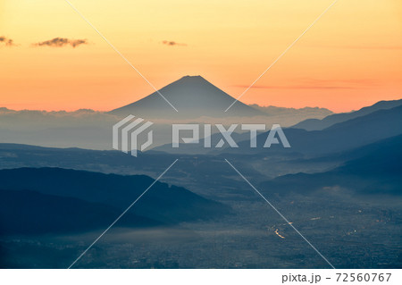 高ぽっち高原からの朝焼けの富士山 72560767