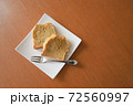 手作りのバナナケーキとお皿とフォーク 72560997