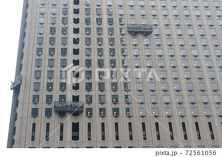 ゴンドラ作業 外壁工事 高層ビルの写真素材