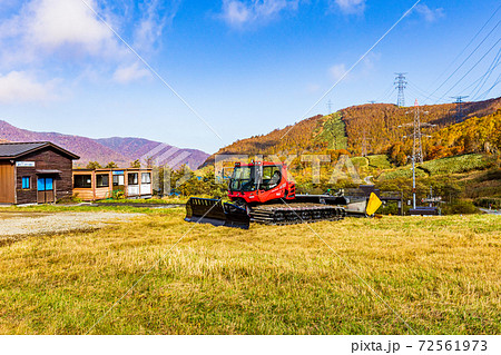 （新潟県湯沢町）苗場ドラゴンドラ山頂駅　田代ゲレンデ　圧雪車　秋 72561973