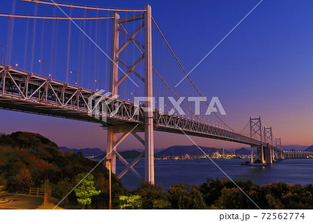 香川県 南備讃瀬戸大橋と北備讃瀬戸大橋の夜景の写真素材