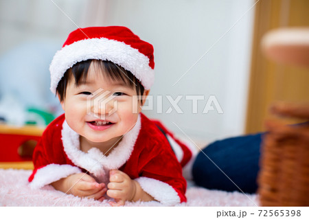 子供　サンタ　幼児 72565398