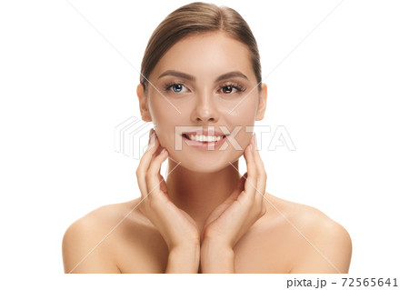 Beautiful caucasian woman with heterochromia isolated on white studio background 72565641