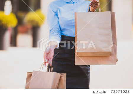 Usage of recycable materials for shopping bags Usage of recycable materials for shopping bags 72571028