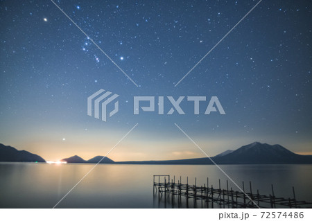支笏湖　オリオン座のある風景 72574486