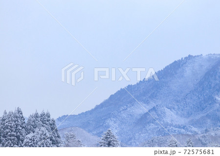 雪景色 冬の朝 秋田県 雪景色 冬の朝 秋田県 72575681