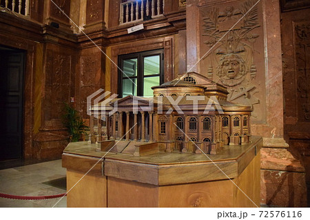 イタリアパレルモのマッシモ劇場の模型 イタリアパレルモのマッシモ劇場の模型 72576116