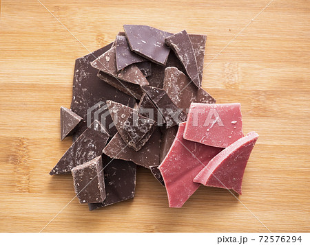 割れチョコレート 72576294
